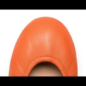 Pre-loved tieks tangerines size 8